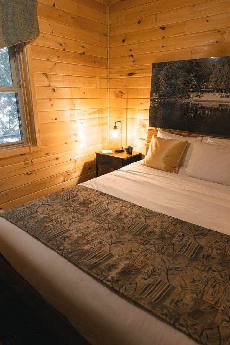 Motel Long Lake And Cottages Llc