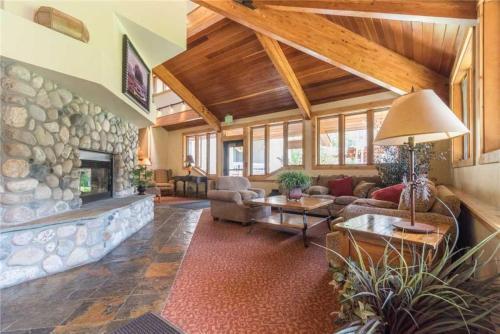 1303 Trappeur's Lodge, Trappeur's Crossing