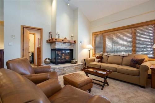 1303 Trappeur's Lodge, Trappeur's Crossing