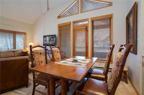 1303 Trappeur's Lodge, Trappeur's Crossing