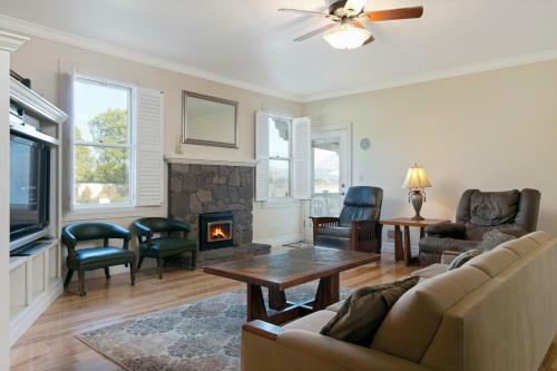 1 South Atmore Rd Home