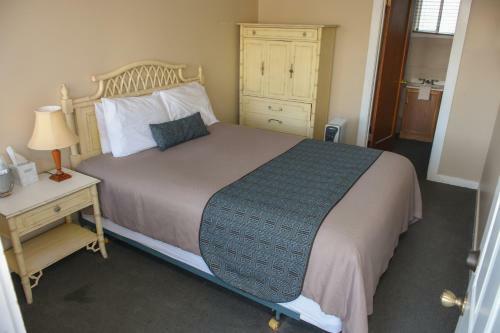 Panamint Springs Motel & Tents