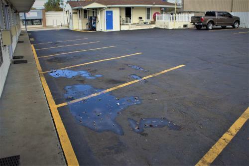 Plaza Motel