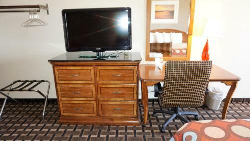 Hotel Lakes Inn