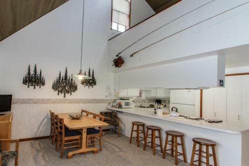 31 Mtn. View Condo