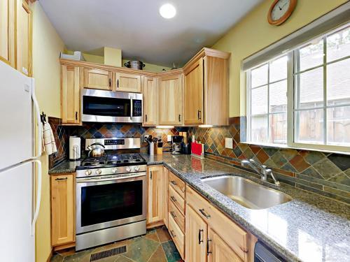 1419 Friant Ct Home
