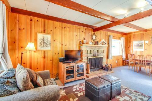 Tahoe Island's Quiet Cabin