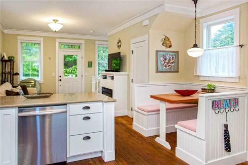 Fish And Ships Two-bedroom Home