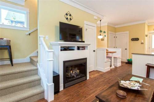 Fish And Ships Two-bedroom Home