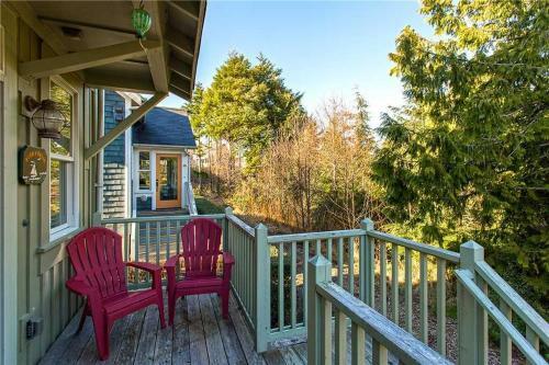 Fish And Ships Two-bedroom Home