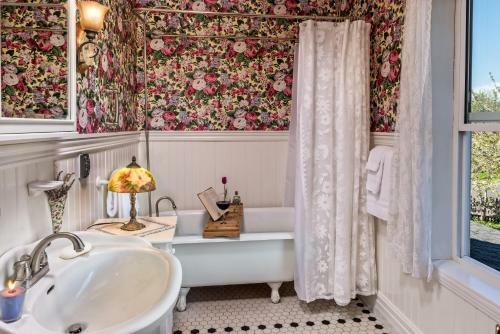 Sundara West B&B