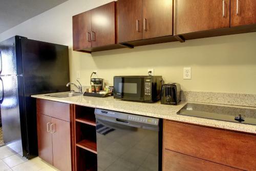 Hotel Cobblestone Inn & Suites - Cambridge