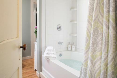 Staveleigh House Bed And Breakfast