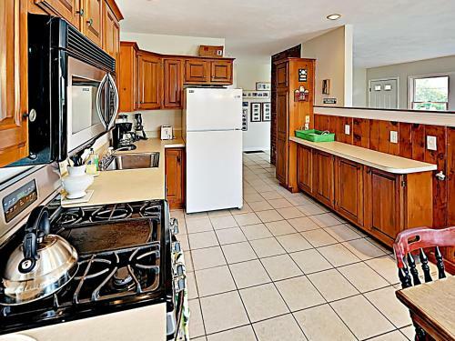 Oceanview Buzzards Bay Getaway
