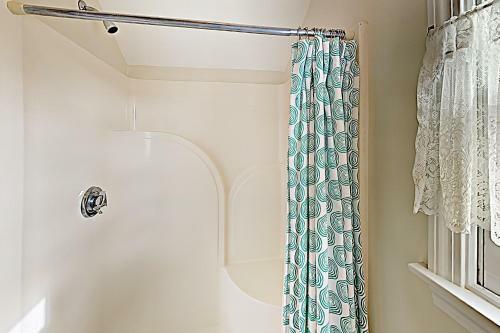Oceanview Buzzards Bay Getaway