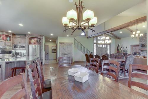 Sunriver Luxury Caldera Home With Golf Course Views
