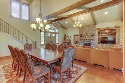 Sunriver Luxury Caldera Home With Golf Course Views