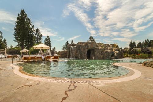 Sunriver Luxury Caldera Home With Golf Course Views