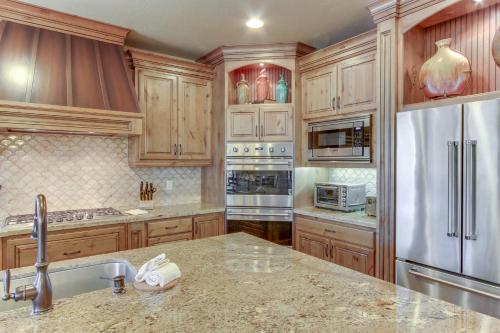 Sunriver Luxury Caldera Home With Golf Course Views
