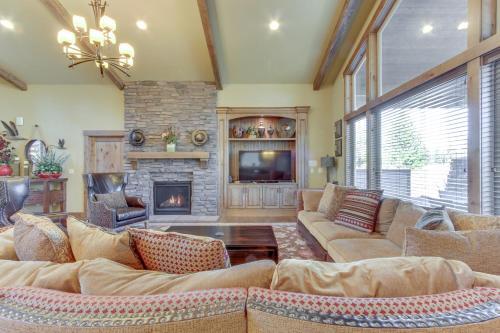 Sunriver Luxury Caldera Home With Golf Course Views