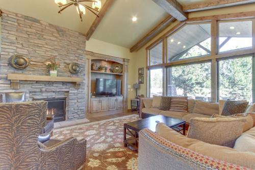 Sunriver Luxury Caldera Home With Golf Course Views