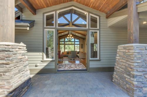 Sunriver Luxury Caldera Home With Golf Course Views