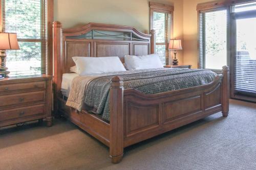 Sunriver Luxury Caldera Home With Golf Course Views