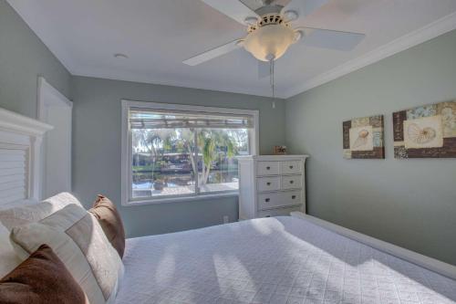 Peacock Bungalow - Right