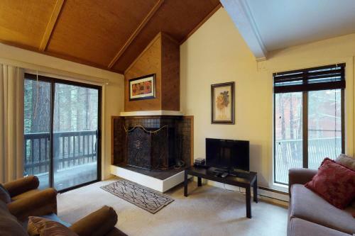 Shady Cove Condominium
