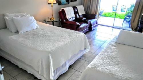 Boca Ciega Bay Apartment