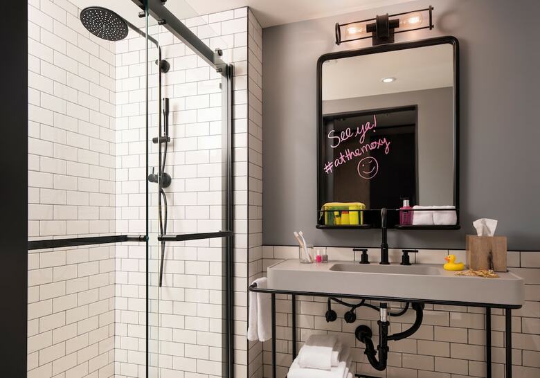 Hotel Moxy Seattle Downtown