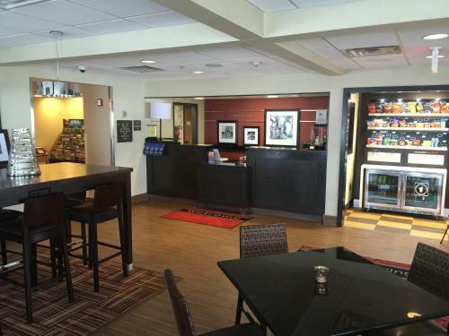Posada Hampton Inn Uniontown