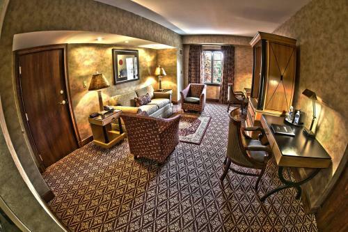 Hotel The Bertram Inn & Conf Ctr Trademark Collection By Wyndham
