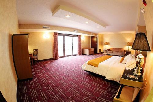 Hotel The Bertram Inn & Conf Ctr Trademark Collection By Wyndham