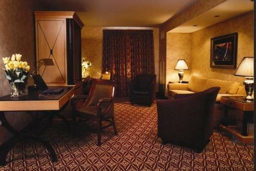 Hotel The Bertram Inn & Conf Ctr Trademark Collection By Wyndham