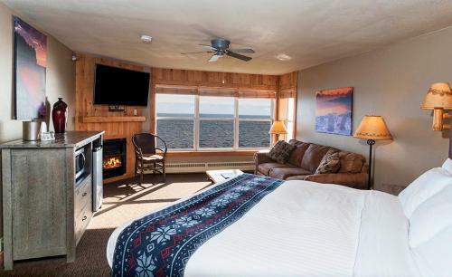Hotel Cove Point Lodge