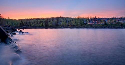 Hotel Cove Point Lodge