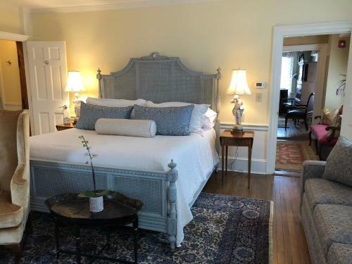 Bed & Breakfast Inn By The Bandstand