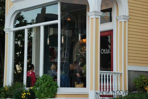 Bed & Breakfast Inn By The Bandstand