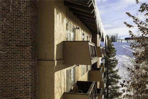 Storm Meadows East Slopeside - Se064