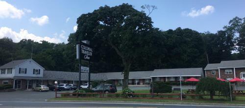 Hotel Colonial Traveler Inn