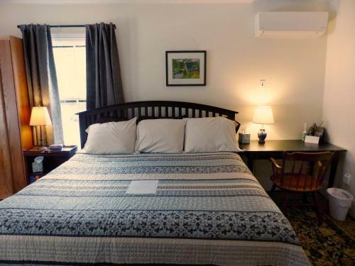 Bed & Breakfast Davis Square Inn