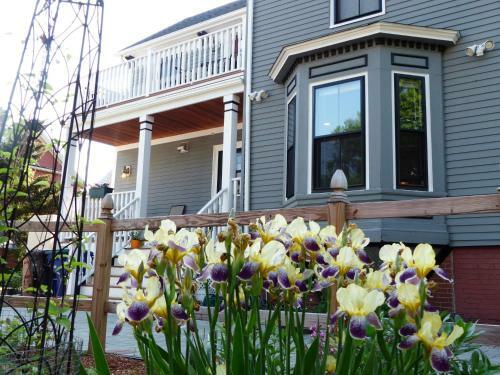 Bed & Breakfast Davis Square Inn