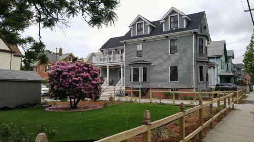 Bed & Breakfast Davis Square Inn