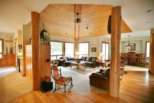 Vine Maple-golf View-5br/4.5ba