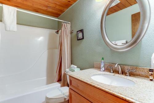 7 Grizzly-ac-hot Tub-2br/2ba