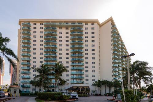 Modern Apartment Sunny Isles