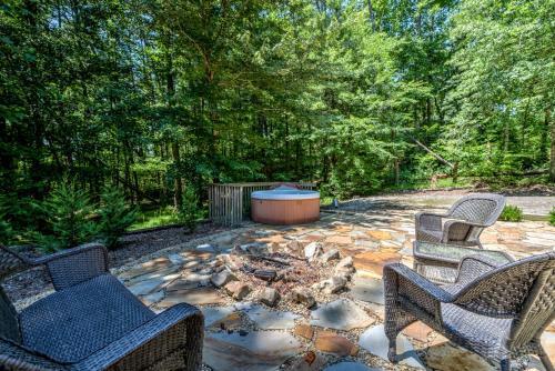 Hidden Pond Cabin