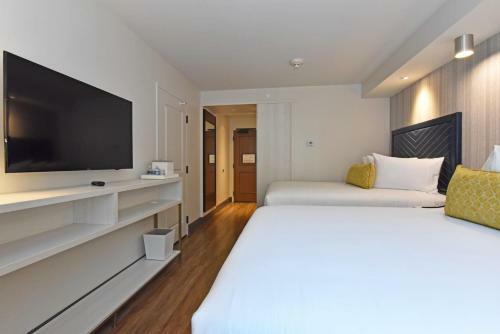 Tiverton Casino Hotel