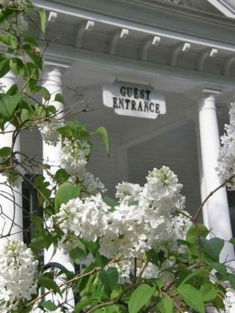 Lindsay House Bed And Breakfast